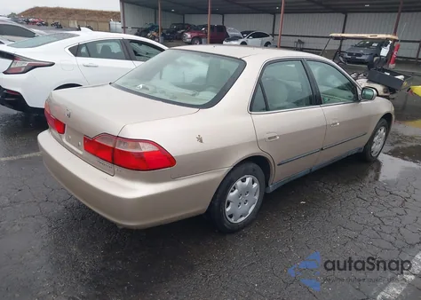 2000 Honda Accord 2.3 Lx from USA, damaged, VIN 1HGCG6652YA047231